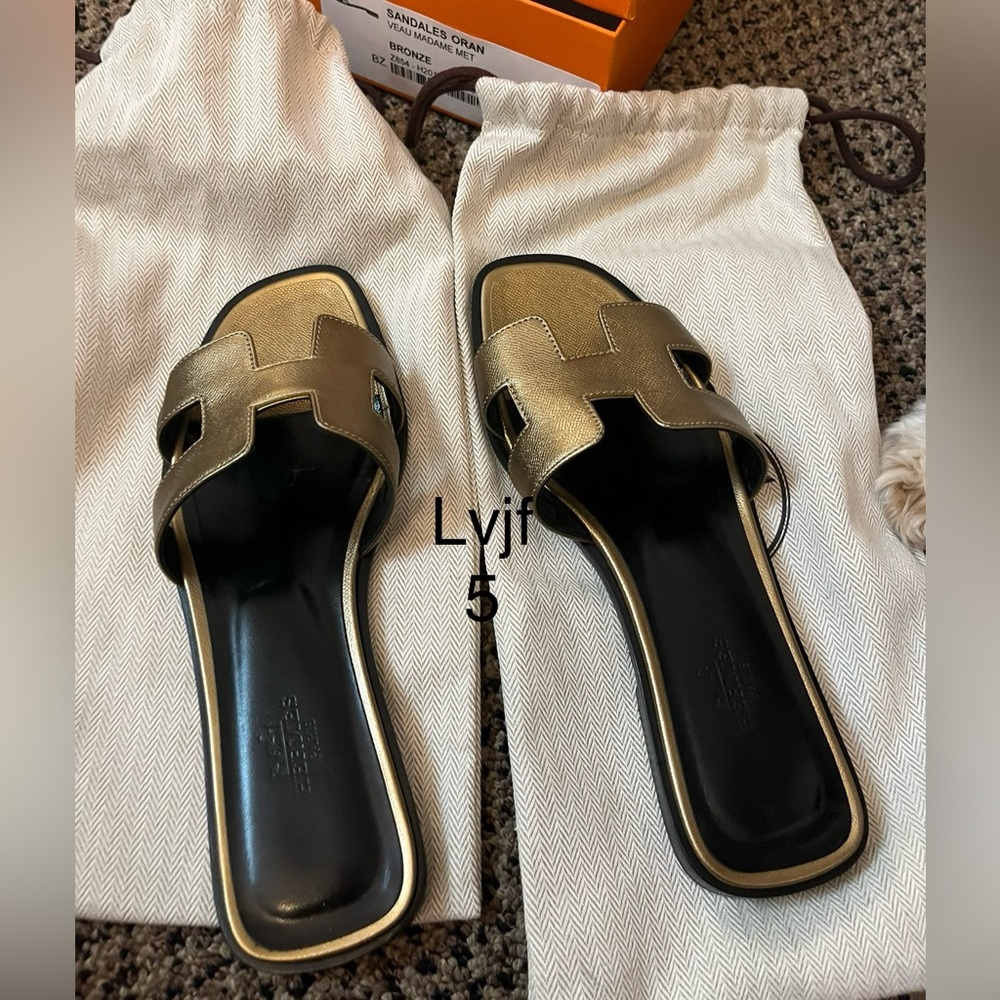 Hermes oran sandals in Bronze